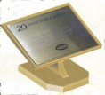 /album/galeria-de-fotos/pedestal-mdf-com-placa-metal-jpg1/